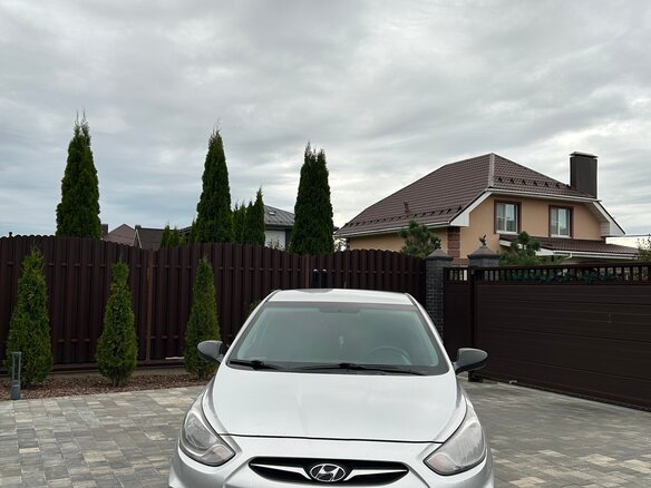2013 Hyundai Solaris I, серебристый - вид 1