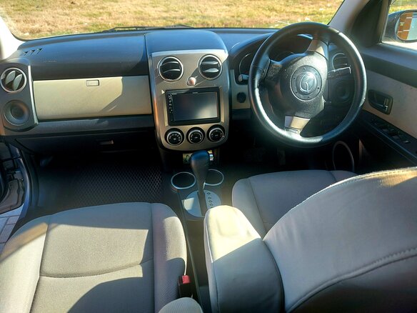2005 Mazda Verisa, серебристый, 800000 рублей - вид 8