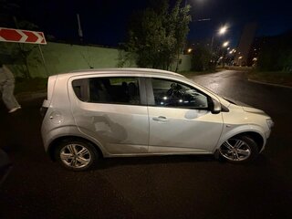 2013 Chevrolet Aveo II, серебристый, 650000 рублей, вид 4