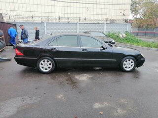 2003 Mercedes-Benz S-Класс 430 IV (W220) Рестайлинг, чёрный, 700000 рублей, вид 3