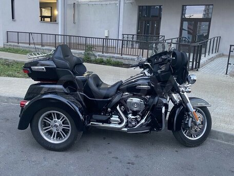2014 Harley-Davidson Tri Glide, чёрный, 1708346 рублей, вид 3