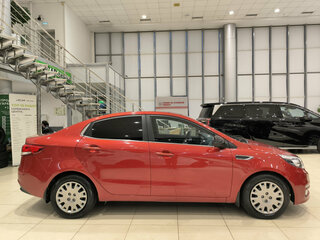 2016 Kia Rio III Рестайлинг, красный, 950000 рублей, вид 4