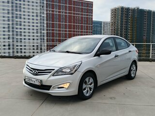 2014 Hyundai Solaris I Рестайлинг, серебристый, 849000 рублей, вид 2