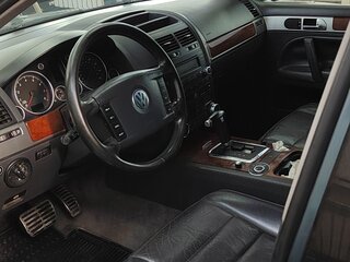 2004 Volkswagen Touareg I, серый, 1600000 рублей, вид 2