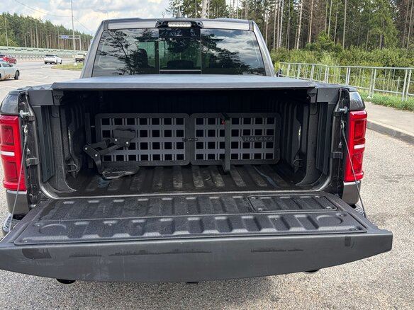 2025 Ram 1500 Crew Cab V Рестайлинг, серый, 9100000 рублей - вид 5