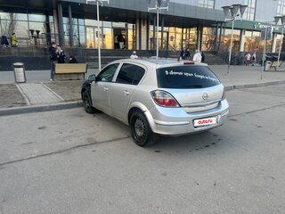 2011 Opel Astra H Рестайлинг, серебристый, 490000 рублей, вид 4