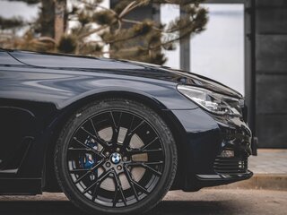 2017 BMW 7 серии Long 740Li xDrive VI (G11/G12), синий, 4100000 рублей, вид 3