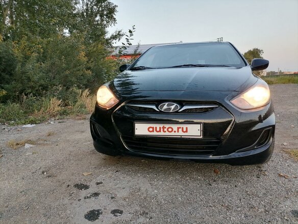 2013 Hyundai Solaris I, чёрный, 900000 рублей - вид 2