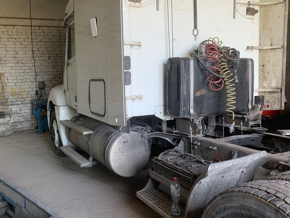 2003 Freightliner Columbia, белый - вид 2