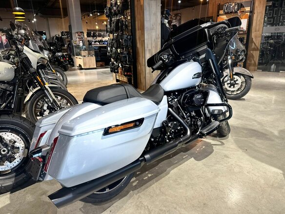 2024 Harley-Davidson Street Glide, чёрный, 3950000 рублей - вид 6