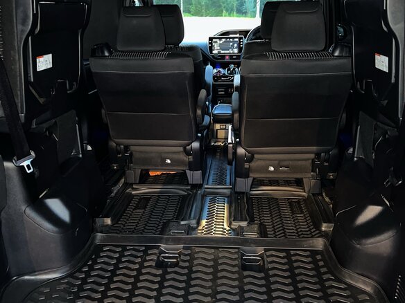 2018 Toyota Voxy III (R80) Рестайлинг, чёрный, 2080000 рублей - вид 25