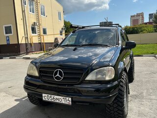 1998 Mercedes-Benz M-Класс 430 I (W163), чёрный, 1300000 рублей, вид 3