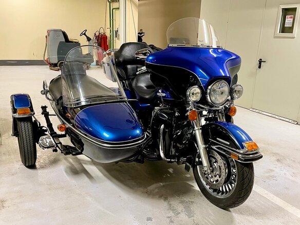 2010 Harley-Davidson Electra Glide, синий, 2150000 рублей - вид 2