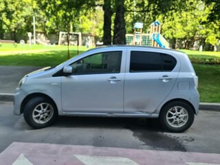 2016 Daihatsu Mira e:S I Рестайлинг, серебристый, 550000 рублей, вид 3