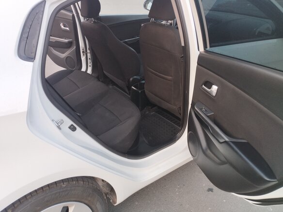 2014 Kia Rio 5-speed III, белый, 980000 рублей - вид 7
