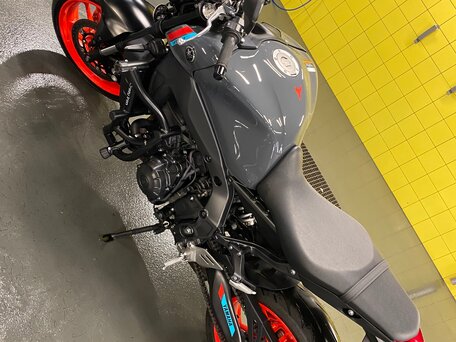 2021 Yamaha MT-09 (FZ-09), серый, 1299000 рублей, вид 3
