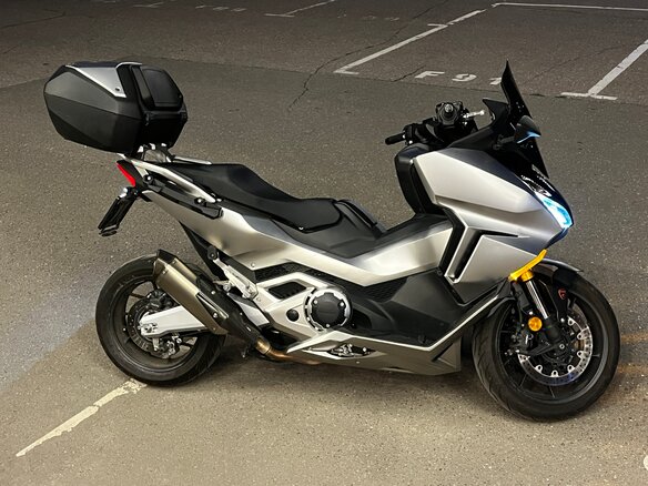 2022 Honda Forza, серебристый, 2050000 рублей - вид 11