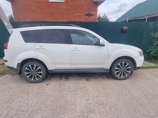 2011 Mitsubishi Outlander II Рестайлинг, белый, 1200000 рублей, вид 5