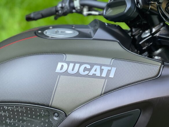 2015 Ducati Diavel Carbon, чёрный - вид 13