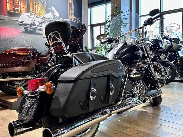 2018 Harley-Davidson Road King, чёрный, 2400000 рублей - вид 7