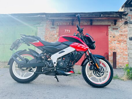 2021 Bajaj Pulsar NS 200, красный, 230000 рублей, вид 3