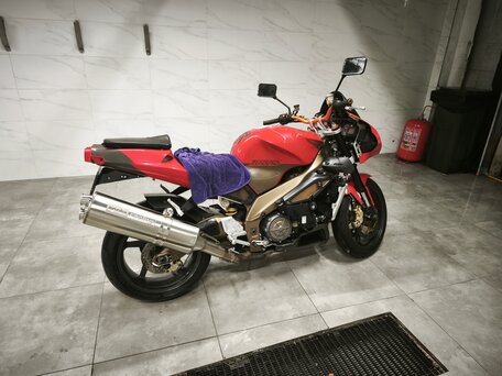 2003 Aprilia Tuono 1000, красный, 390000 рублей, вид 1