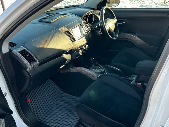 2012 Mitsubishi Outlander II Рестайлинг, белый, 1250000 рублей - вид 7