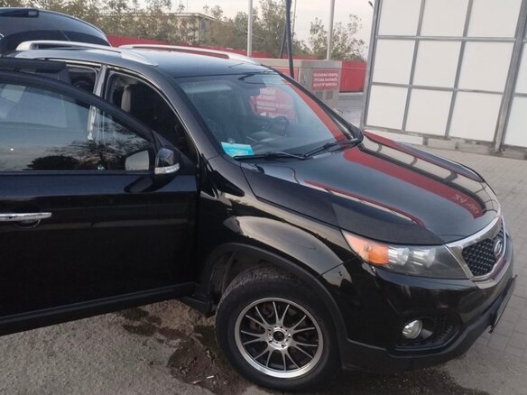 2010 Kia Sorento II, чёрный - вид 3