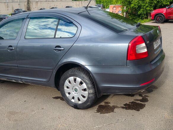 2012 Skoda Octavia II (A5) Рестайлинг, серый, 1350000 рублей - вид 3