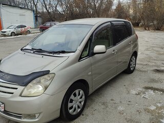 2003 Toyota Corolla Spacio II, серебристый, 650000 рублей, вид 1