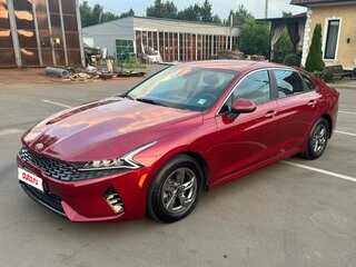 2020 Kia K5 III, красный, 1950000 рублей, вид 1