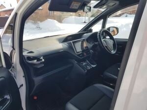 2019 Toyota Noah III (R80) Рестайлинг, белый, 2850000 рублей, вид 4