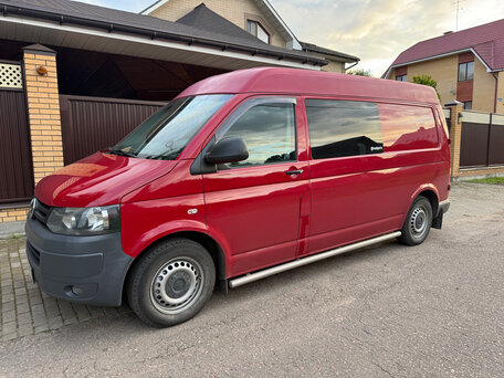 2013 Volkswagen Transporter T5 Рестайлинг, красный, 1750000 рублей, вид 1