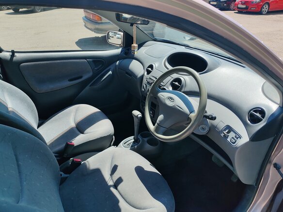 1999 Toyota Vitz I (P10), розовый, 299000 рублей - вид 7