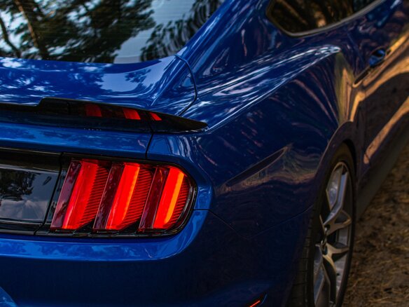 2017 Ford Mustang VI, синий, 4700000 рублей - вид 25