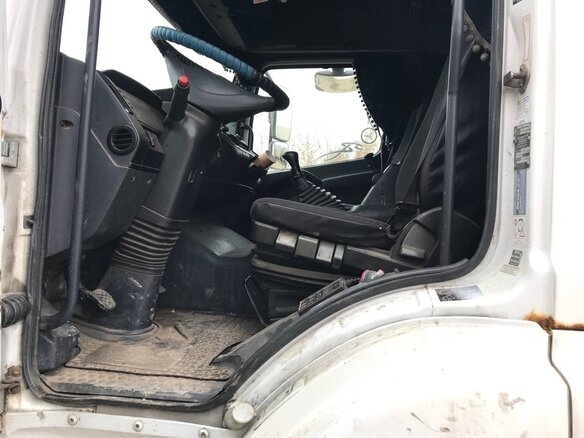 2003 Mercedes-Benz Axor, белый, 800000 рублей - вид 4