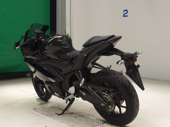 2021 Yamaha YZF-R3, чёрный, 600000 рублей - вид 5