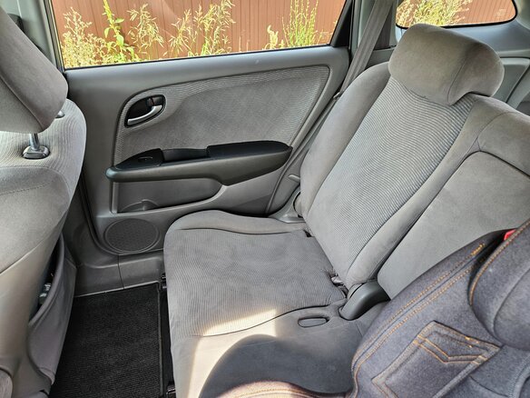 2010 Honda Stream II Рестайлинг, серый, 1200000 рублей - вид 9