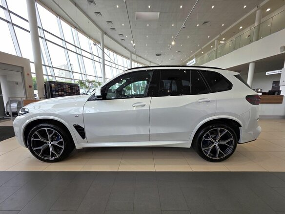 2025 BMW X5 40i IV (G05/G18) Рестайлинг, белый - вид 6