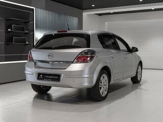 2011 Opel Astra H Рестайлинг, серебристый, 630000 рублей, вид 5