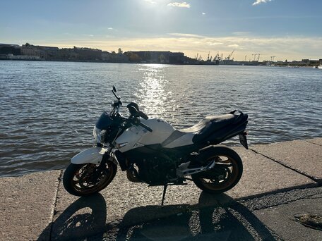 2010 Suzuki GSR 600, белый, 600000 рублей, вид 3