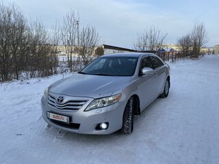 2009 Toyota Camry VI (XV40) Рестайлинг, серебристый, 1370000 рублей, вид 1