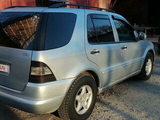 2001 Mercedes-Benz M-Класс 270 I (W163), серебристый, 600000 рублей, вид 3