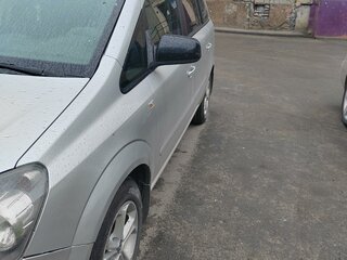2013 Opel Zafira B Рестайлинг, серебристый, 800000 рублей, вид 4
