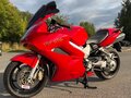 2002 Honda VFR 800, красный