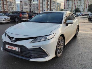 2021 Toyota Camry VIII (XV70) Рестайлинг, белый, 4000000 рублей, вид 5