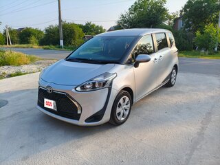 2019 Toyota Sienta II Рестайлинг, серебристый, 1520000 рублей, вид 1
