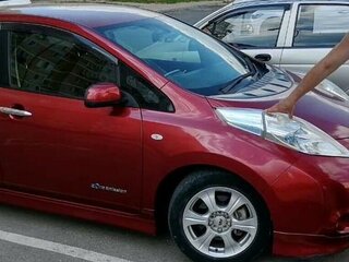 2012 Nissan Leaf I (ZE0/AZE0), красный, 1500000 рублей, вид 1