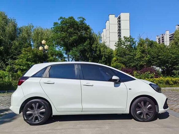 2022 Honda Fit IV, белый - вид 4