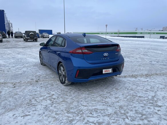 2018 Hyundai IONIQ Plug-in, синий, 1850000 рублей - вид 14